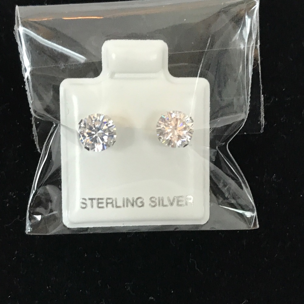 .925 SS Round Cut Crystal CZ Studs - Picture 2 of 2